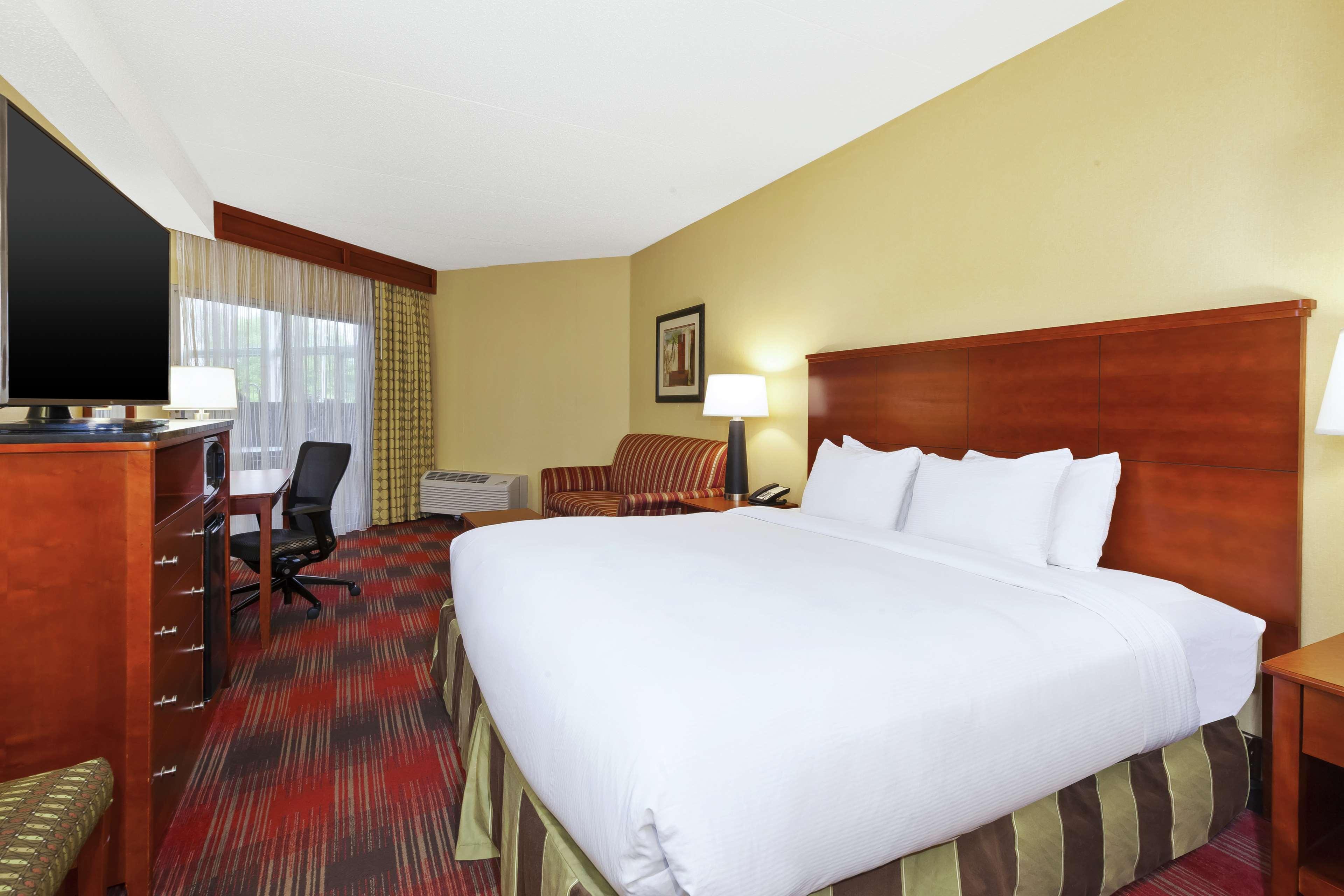 Doubletree By Hilton Holland Hotel Ngoại thất bức ảnh