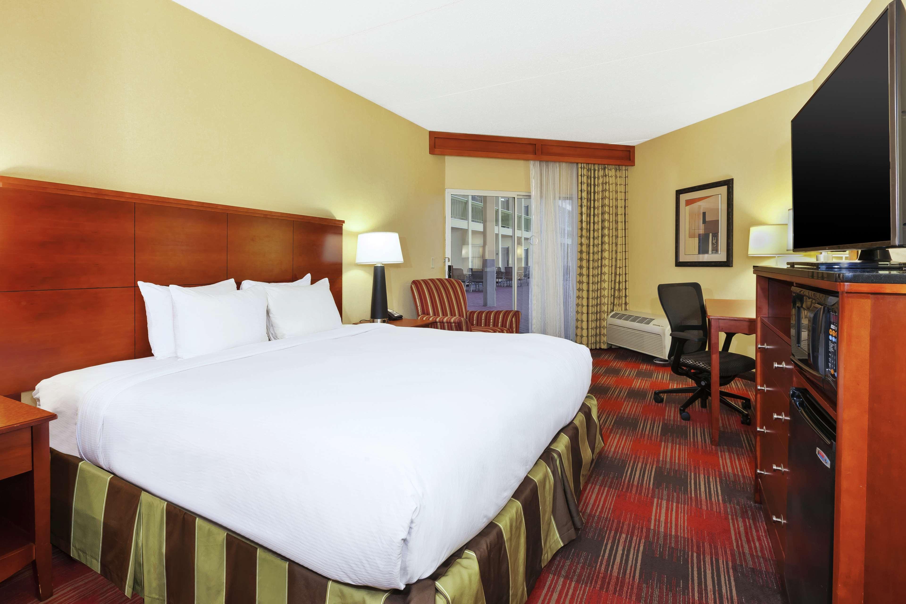 Doubletree By Hilton Holland Hotel Ngoại thất bức ảnh
