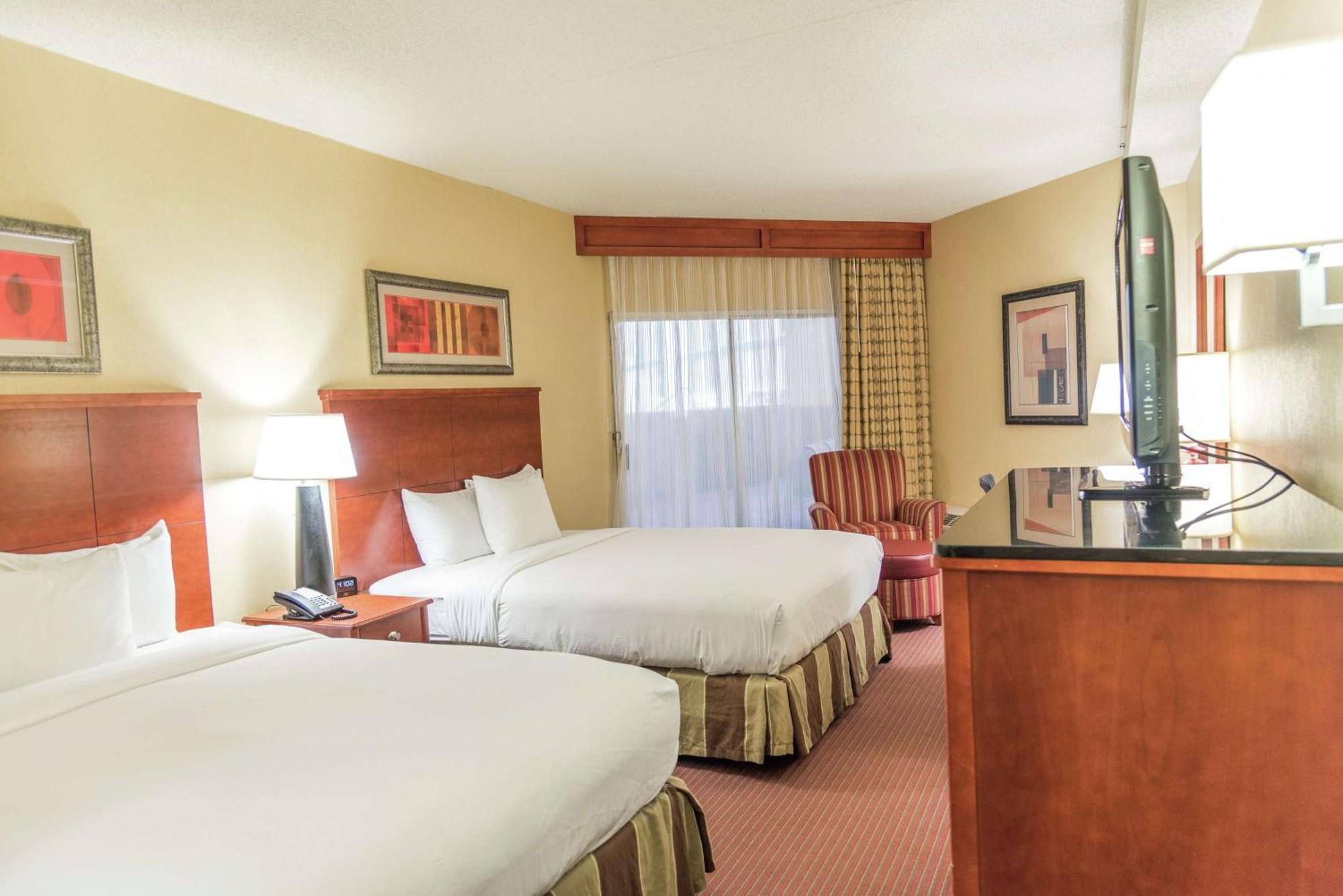 Doubletree By Hilton Holland Hotel Ngoại thất bức ảnh