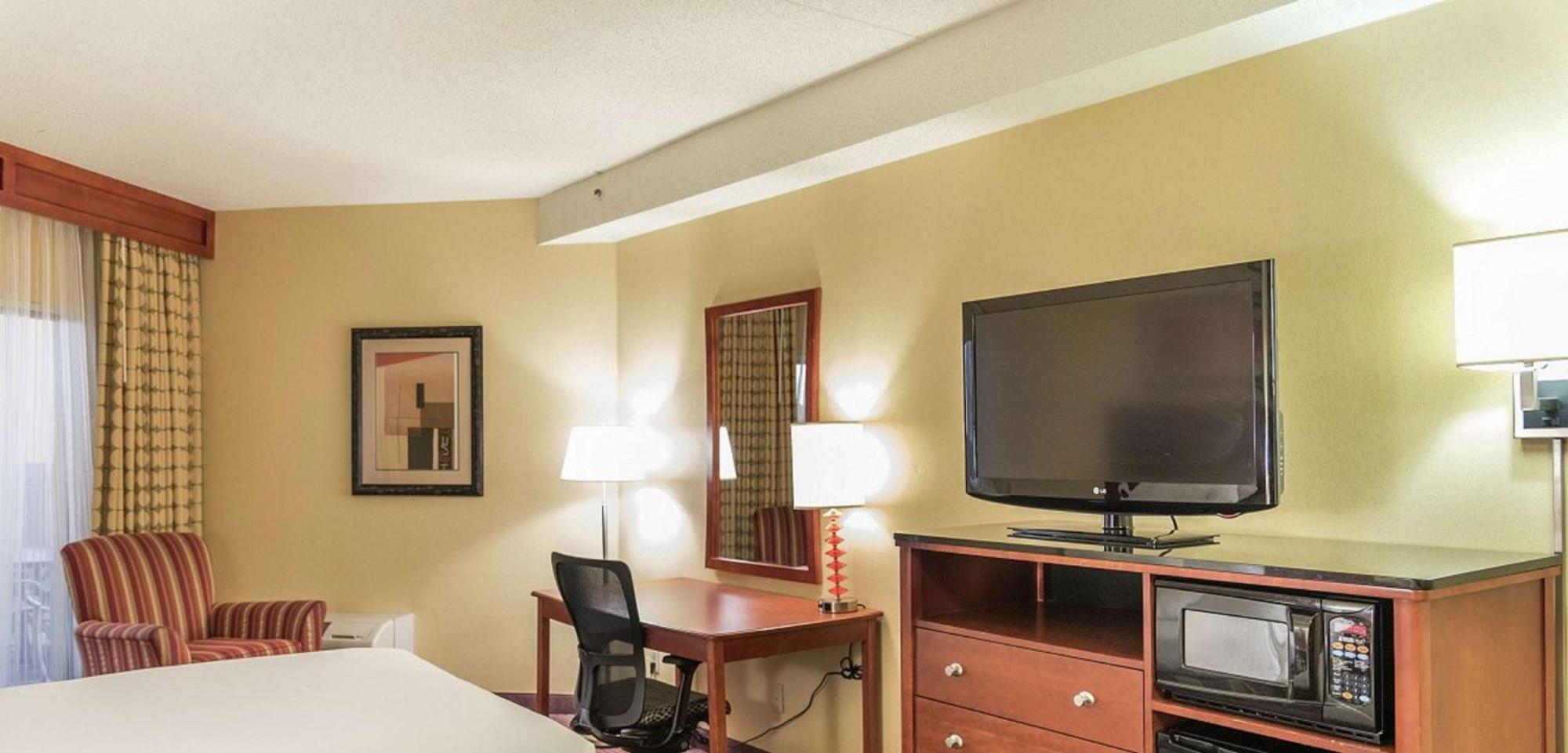 Doubletree By Hilton Holland Hotel Ngoại thất bức ảnh
