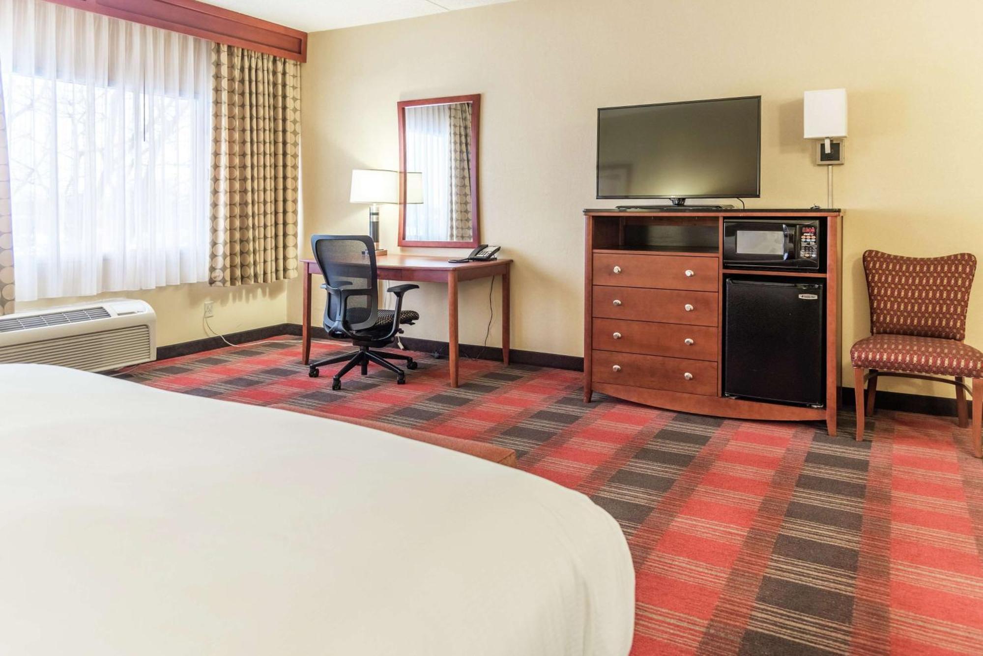Doubletree By Hilton Holland Hotel Ngoại thất bức ảnh