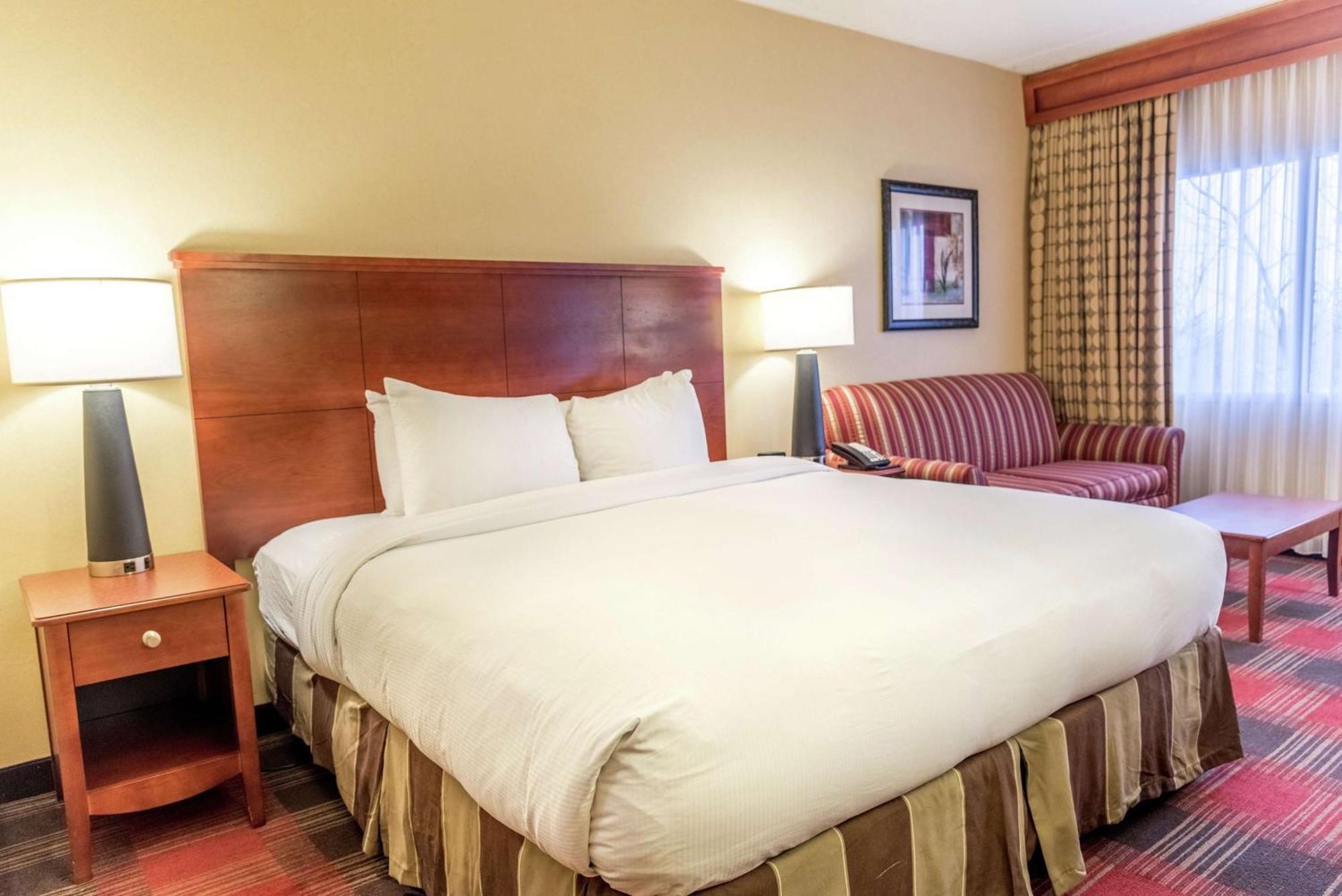Doubletree By Hilton Holland Hotel Ngoại thất bức ảnh